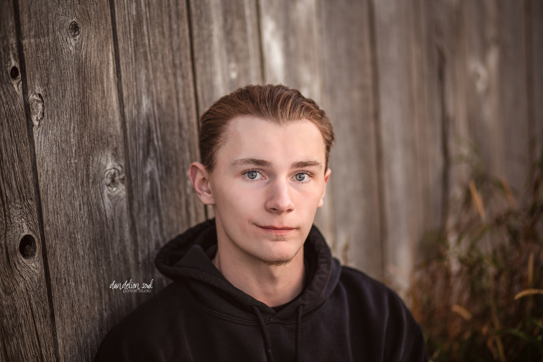 Wausau-Wisconsin-Senior-Pictures-Barn-Farm